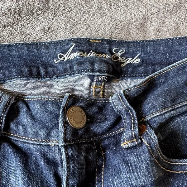American Eagle Booty Shorts Jean‎ Cut Off Frayed Medium Wash Size 4 Stretch - Image 2