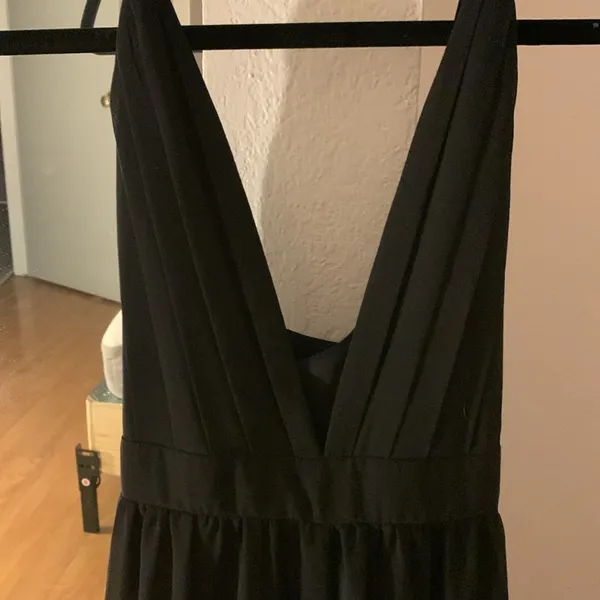Forever 21 long/maxi black v-neck dress size M - Image 4