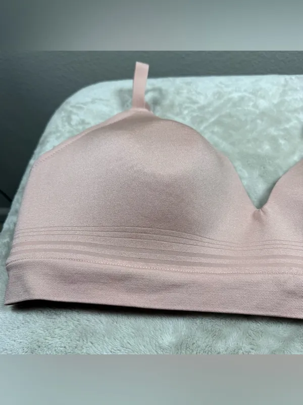 Joyspun seamless light lift wireless bra SZ: XXXL - Image 4