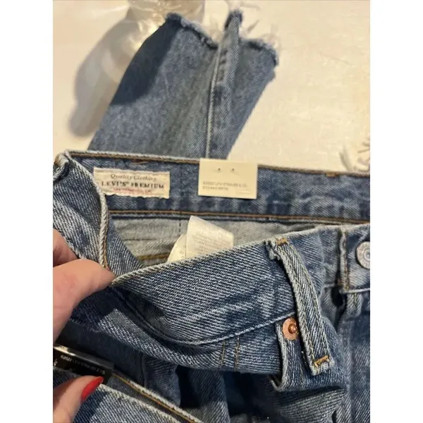 Levi's Premium 501 Original Cropped Women's Sz 30x26 Button Fly Distressed Jeans - Image 9