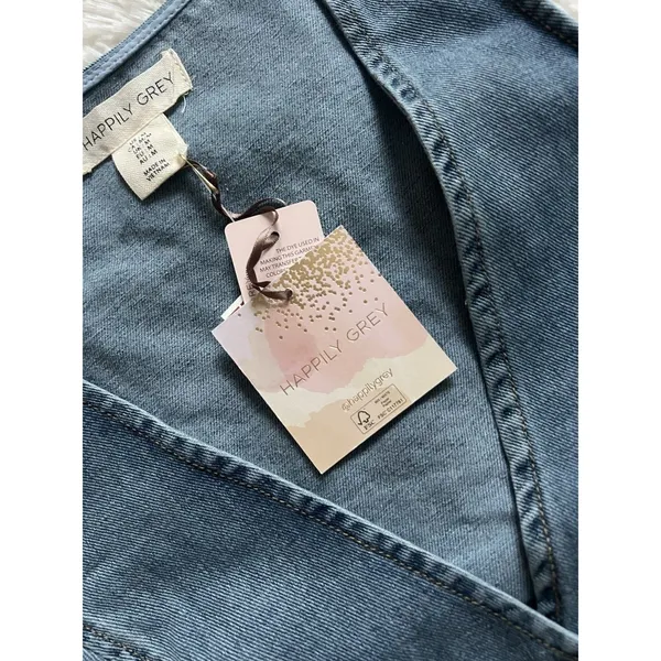NWT Happily Grey Denim Vest Medium Wash Button Front Cropped Waistcoat Size M - Image 4
