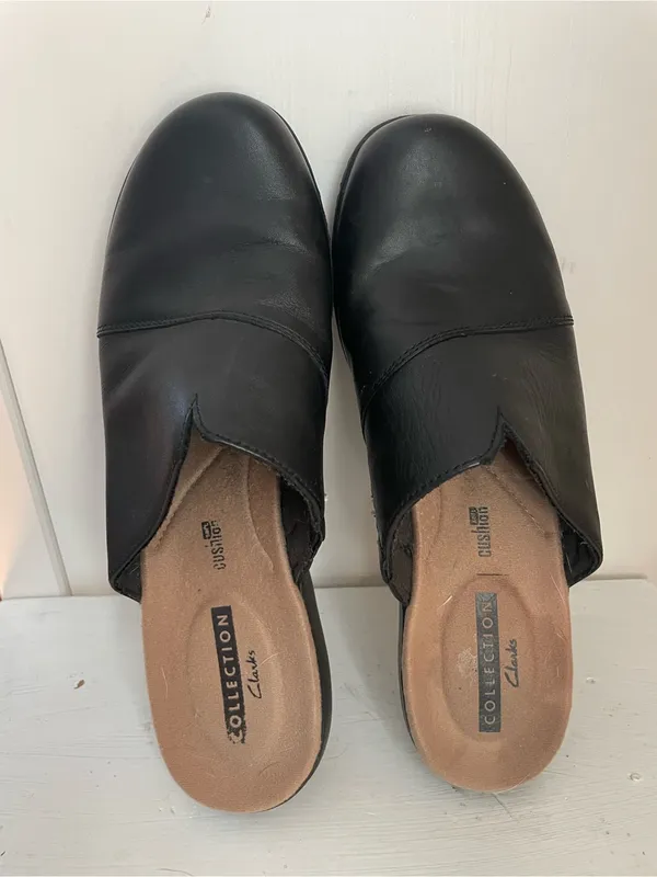 Clarks Comfortable Black Slip-On Clog for Women - Image 2