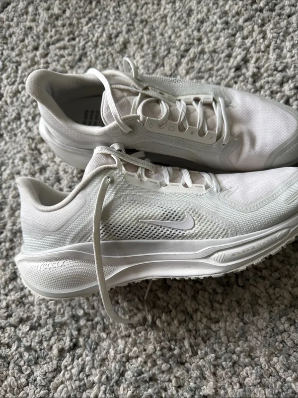 Nike Women’s White Lightweight Mesh Training Sneakers - Image 4