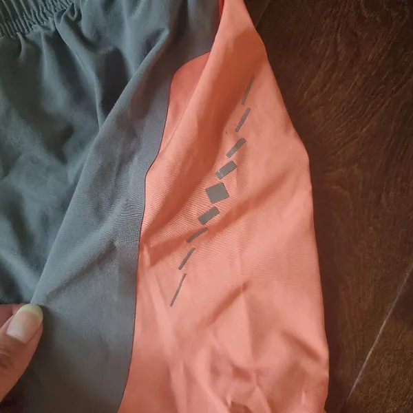 New balance size medium athletic shorts in gray and orange - Image 2