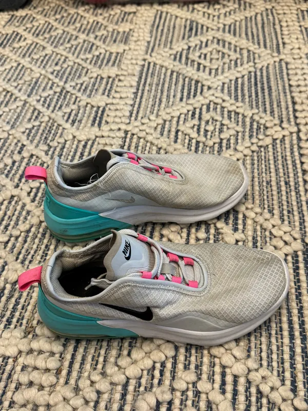 Nike Sneakers - Image 2