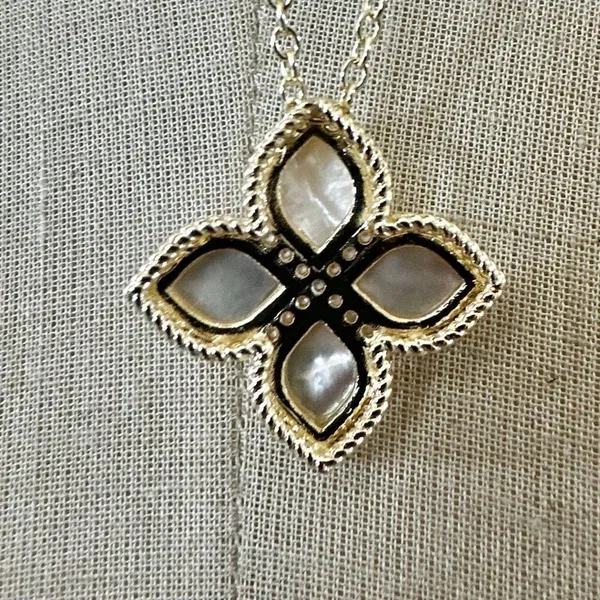 MX Mother-of-Pearl Quatrefoil Pendant Necklace - Image 3