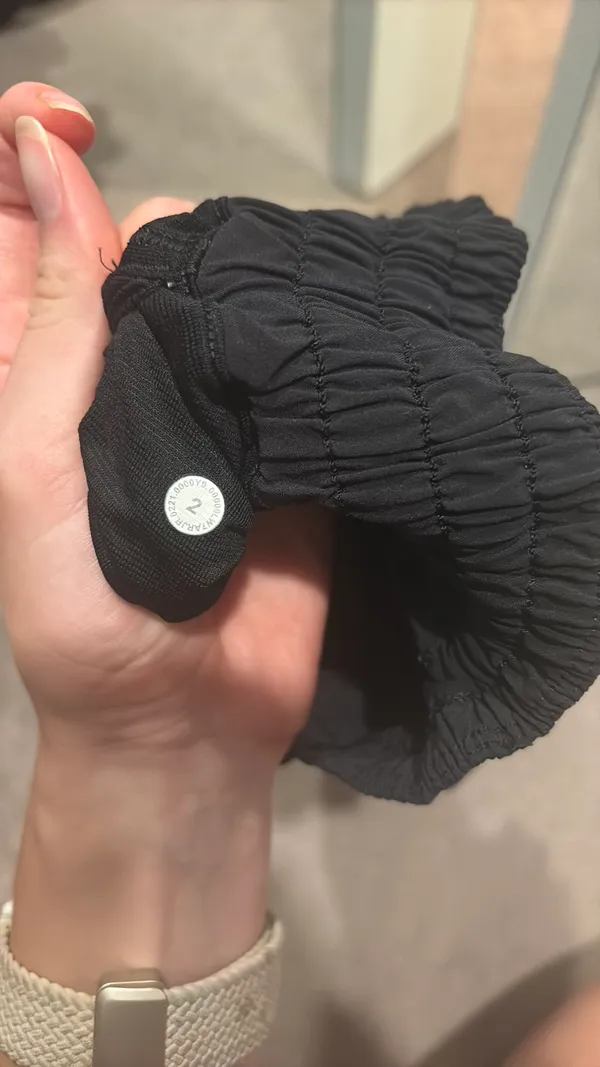 Lululemon Hotty Hot Shorts 2.5" Low-Rise Black - Image 2