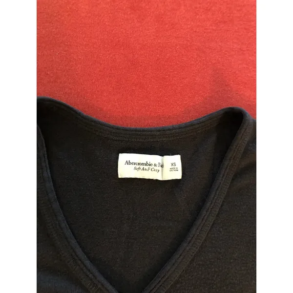 Abercrombie & Fitch soft and cozy black v-neck long sleeve t-shirt size XS - Image 5