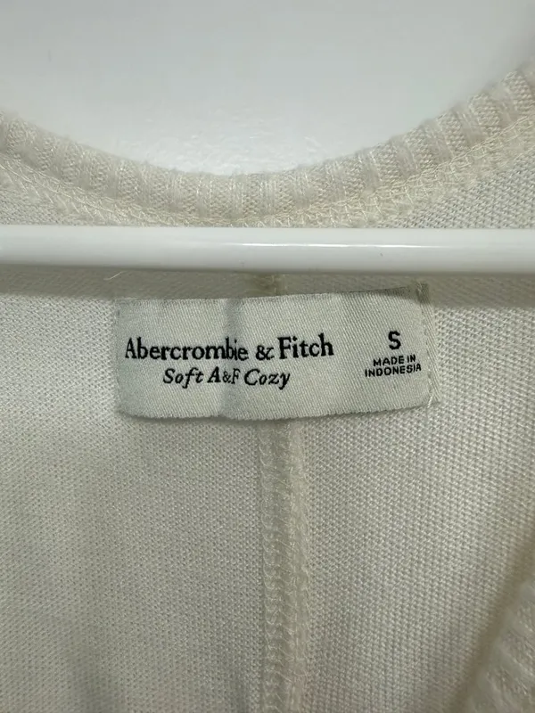 Abercrombie Cream V-Neck Flared Cuff Relaxed Long Sleeve Top S - Image 4