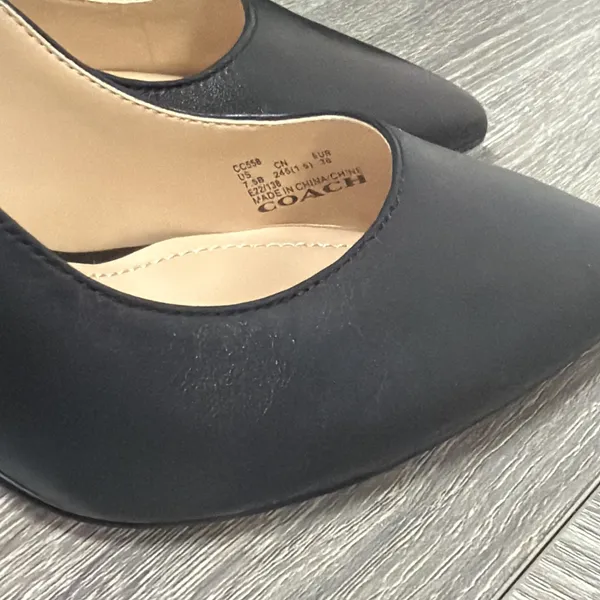 Coach Designer Pumps 7.5 - Image 7