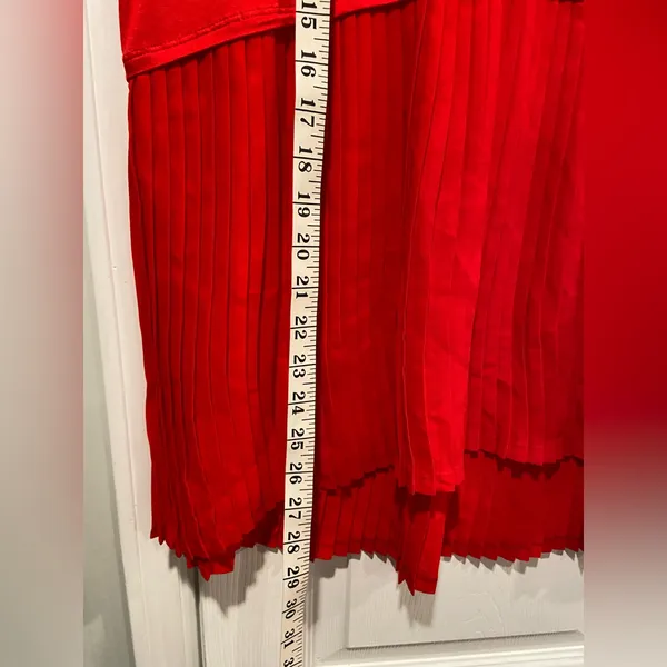 The Limited NWT Size L Red Short Sleeve V Neck Pleated Hem Flowy Tunic Stretch Top - Image 11