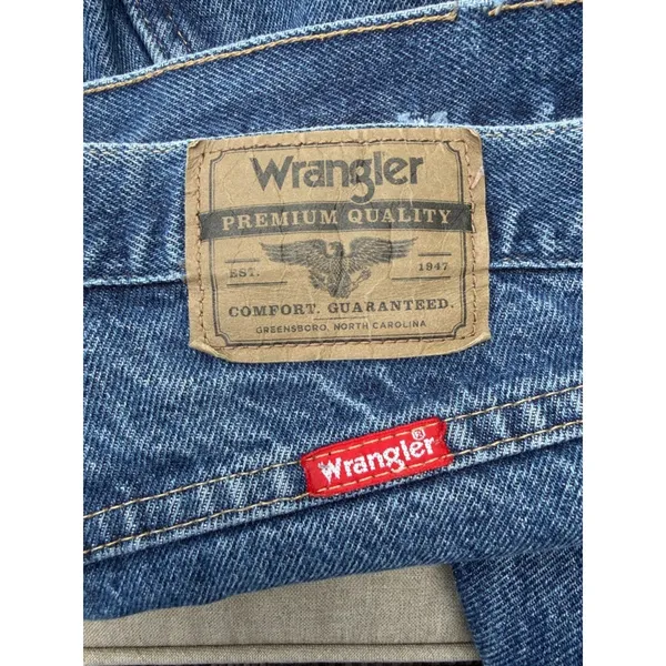 Wrangler Blue Relaxed Straight Jeans raw hem 32x32 - Image 6