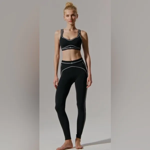 ALO Yoga NWT Airbrush High Waist Heart Throb Leggings Black White Size L - Image 3