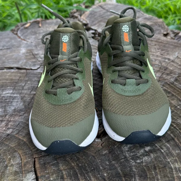 NIKE Revolution 6 NN – Smooth, Sustainable kids Running Shoes size 5.Y - Image 2