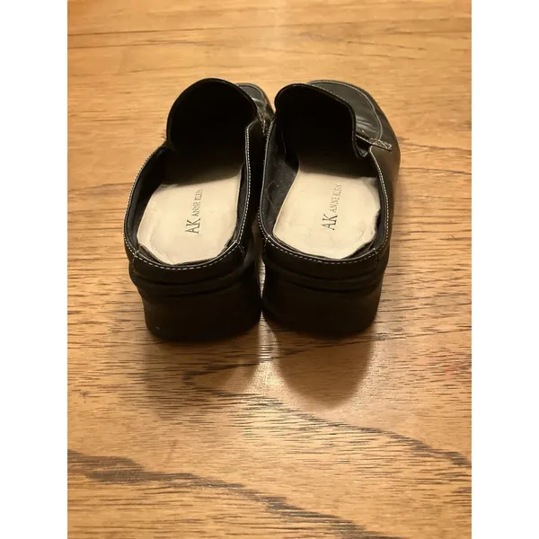 AK Anne Klein Black Leather Slip-On Mule Heels Closed Toe Button 7.5M - Image 4