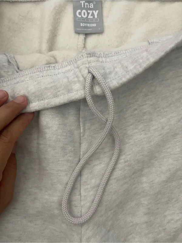 Women’s TNA Cozy Fleece Boyfriend Sweat Shorts Heather Light Gray Size L - Image 4