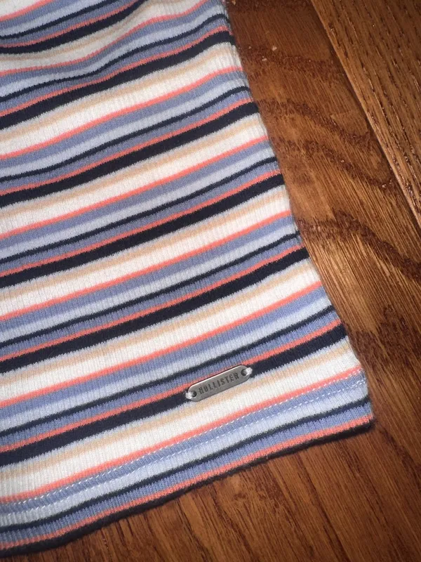 Off-The-Shoulder Hollister Top Striped - Image 2