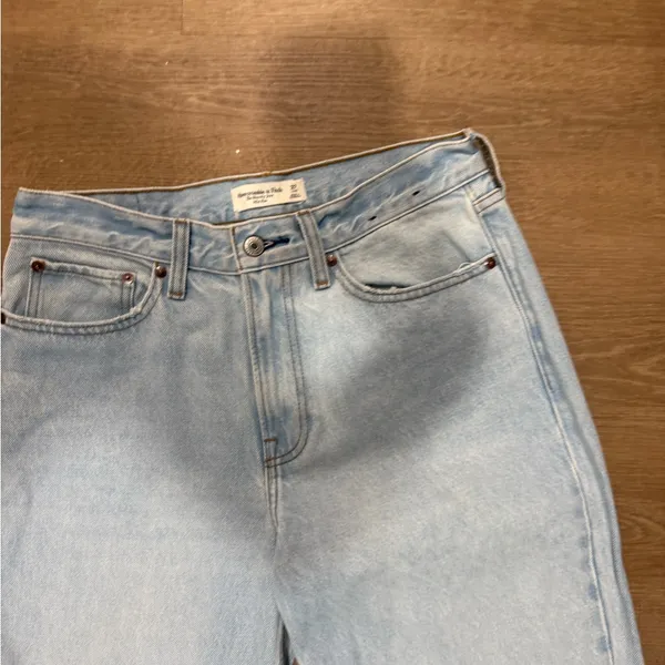 NEW ABERCROMBIE AND FITCH jeans size 4 - Image 12