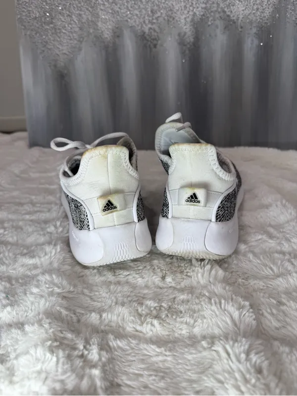 Adidas Cloudfoam White and Gray Knit Sneakers - Image 6