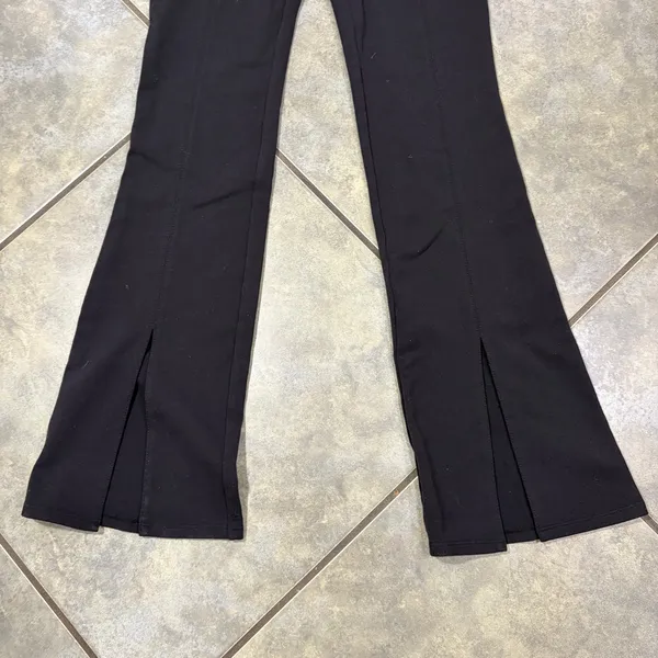 ALO YOGA Black High-Waist Flutter Legging XS Front Split Bootcut Outdoor Casual - Image 6