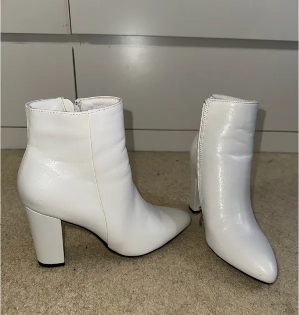 White booties Size 8 - Image 2