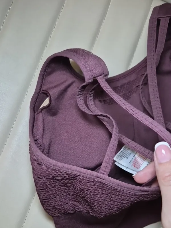 Gymshark Seamless Sports Bra Size Small in Plum Maroon - Image 6