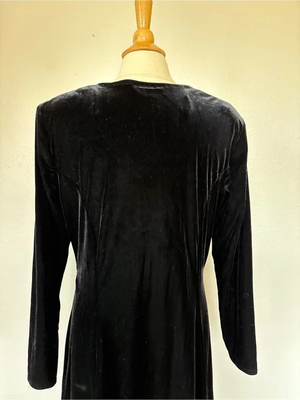 Vintage Solid Black Long Sleeve Velvet Dress with Chain Belt - Image 6
