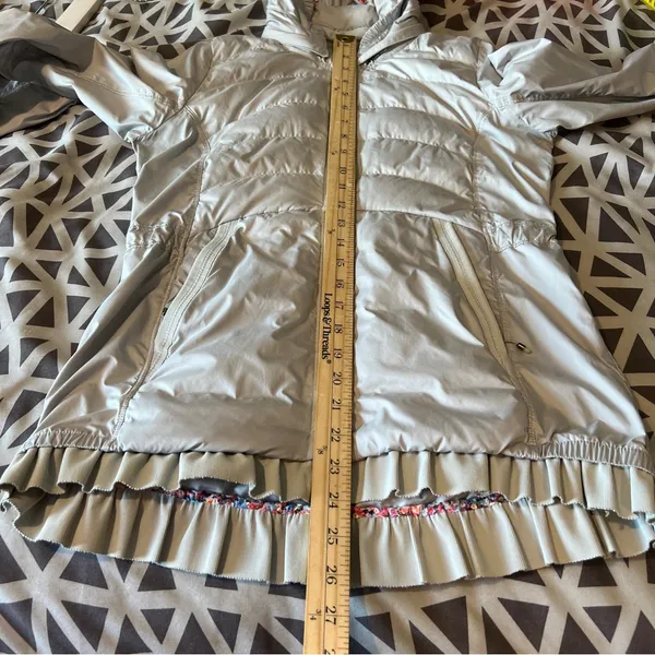 Lululemon Spring Fling Puffy Windbreaker Silver Spoon Ruffle Trim Hooded Size 6‎ - Image 13