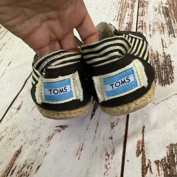 Nwot Toms‎ Distressed Black And Cream Stripped Espadrille Style Slip On Shoes - Image 2