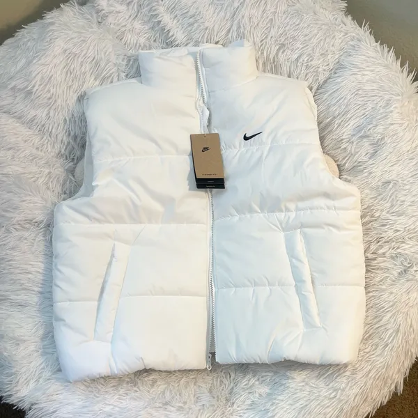Nike Women's Sportswear Classic white Puffer Therma-FIT Loose Vest - Image 2