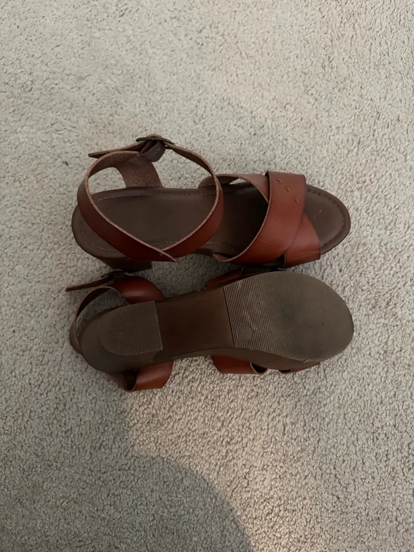 Universal Thread Platform Heels - Image 3