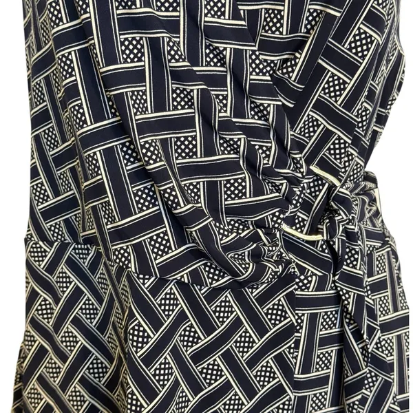 WHITE HOUSE BLACK MARKET Navy White Geometric Halter Wrap Top Silver Ring Size M - Image 4