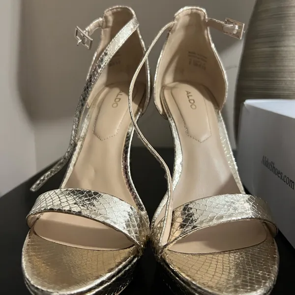 Aldo Gold Pattern Platform Madalene Strappy Sandals, Size 8 - EUC w. Box - Image 3