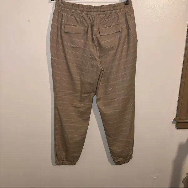 Nine West Tan, Beige, white Plaid Casual women’s Joggers Size Medium - Image 4