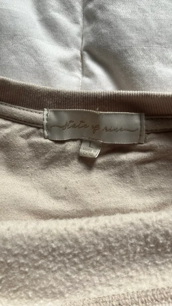 Holiday sweatshirt - Image 3
