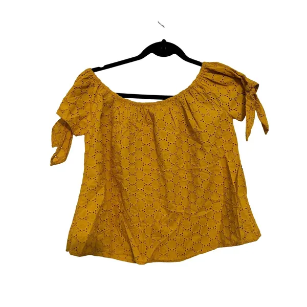 Universal Thread yellow eyelet short sleeve blouse NWT‎ XS - Image 2