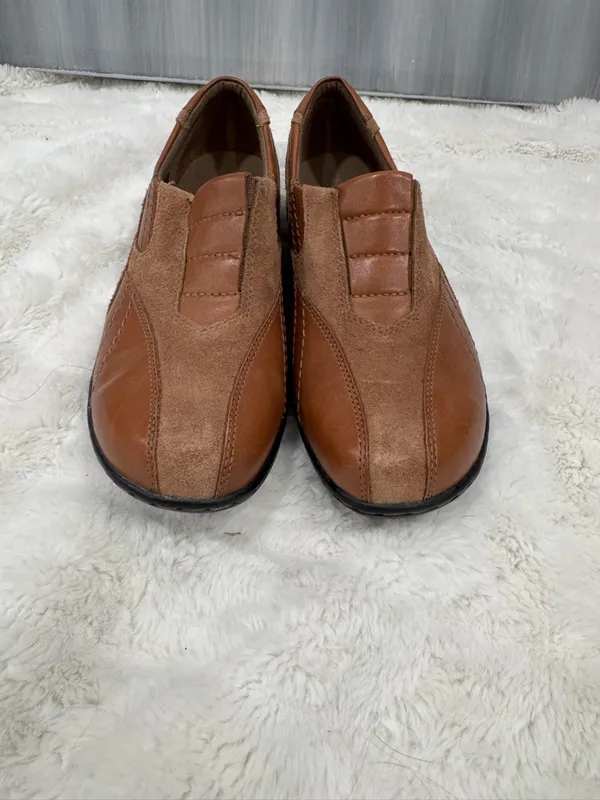 Clark’s Tan Shoes - Image 3