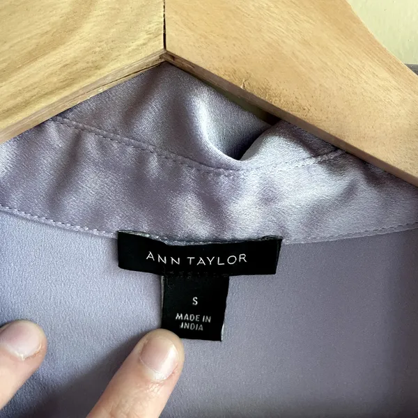 Ann Taylor lilac purple satin long sleeved button down shirt women's size S‎ - Image 3