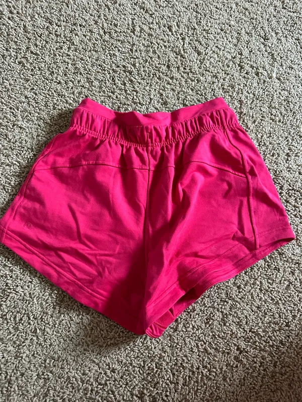 Inner Lululemon Glow High-Rise Shorts 3" - Image 2