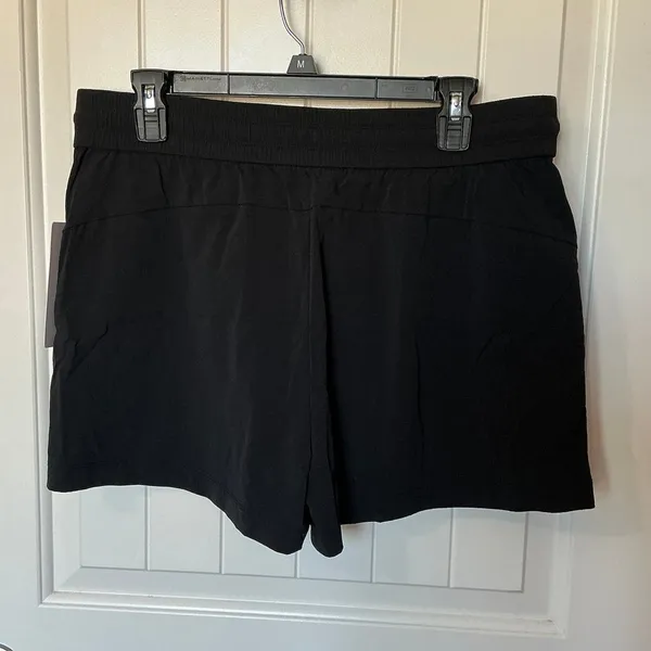 NWT Athleta Trekkie North Short Medium Black - Image 2