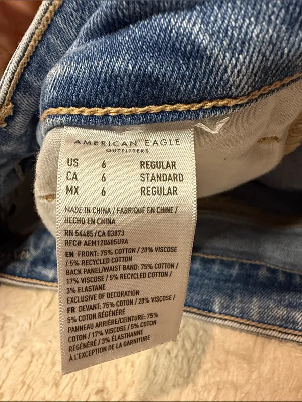 American Eagle Mom Jean Distressed Knee Holes Size 6 - Image 7