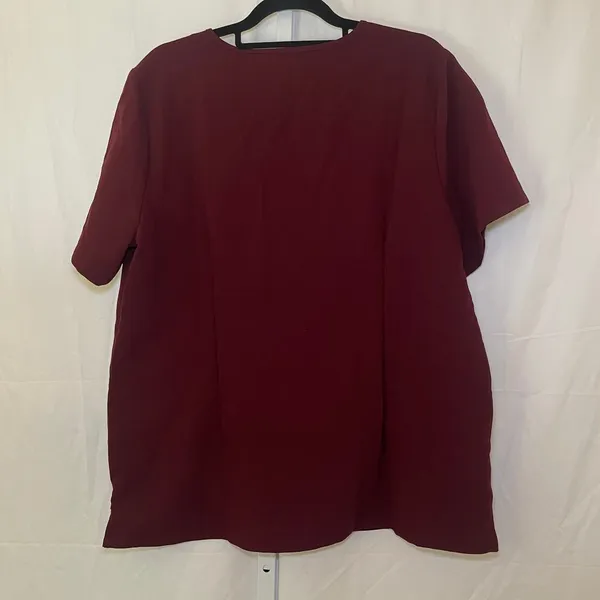 NWT FIGS Casma Three-Pocket Scrub Top - Womens Size XL - Burgundy - Image 3