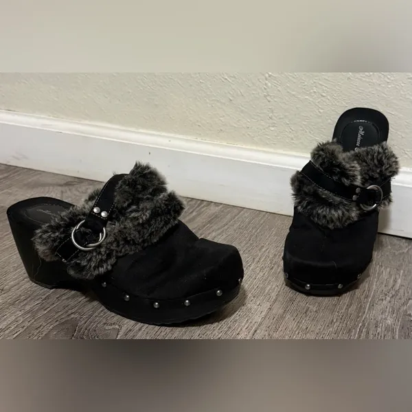 Melrose Ave Faux Fur Lined Studded Clogs | Cozy Winter Shoes | Size 7.5 - Image 2