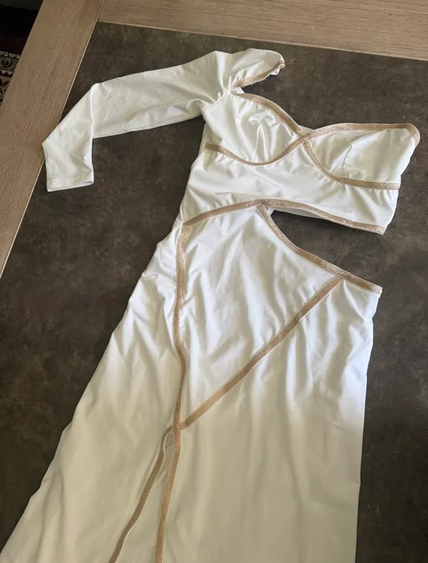 One-Shoulder White Asymmetrical Cutout Midi Dress with Gold Trim - Image 3