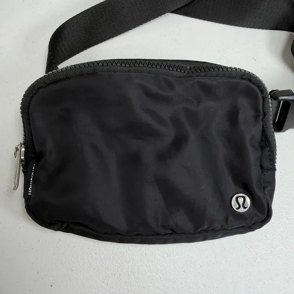 Lululemon Athletica Everywhere Belt Bag 1L Logo Print Black Bum Fanny Pack Sling - Image 3