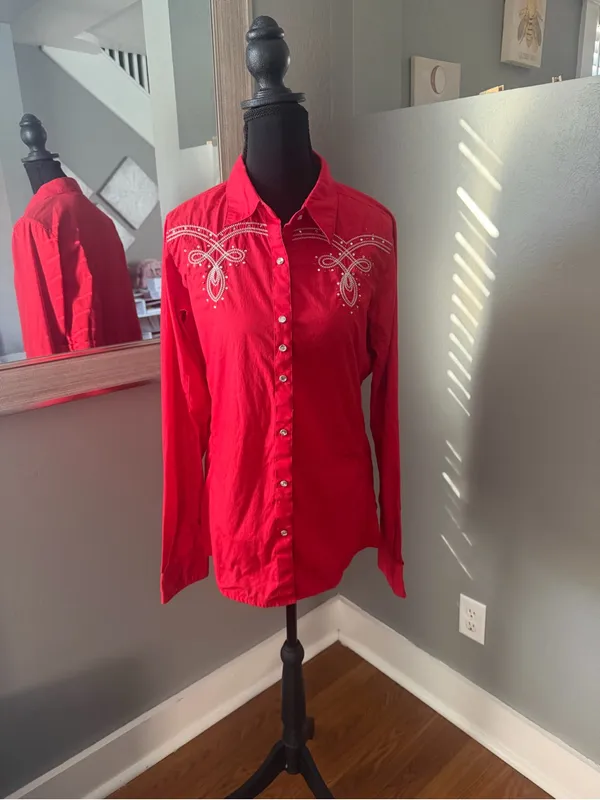 Wrangler western cowgirl vibrant red shirt embroidery rhinestone detail Medium - Image 2