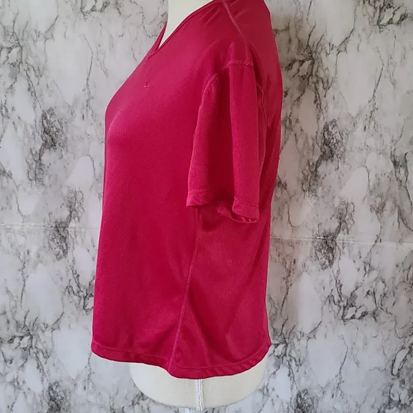 Nike v-neck tee size medium - Image 3