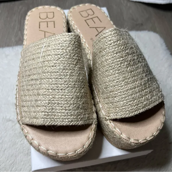 Beach tan Platform Slides Size 6 - Image 4