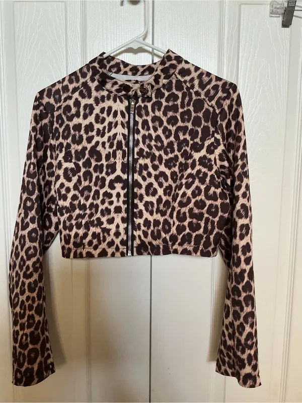 Leopard Print Cropped Bomber Jacket - Image 2
