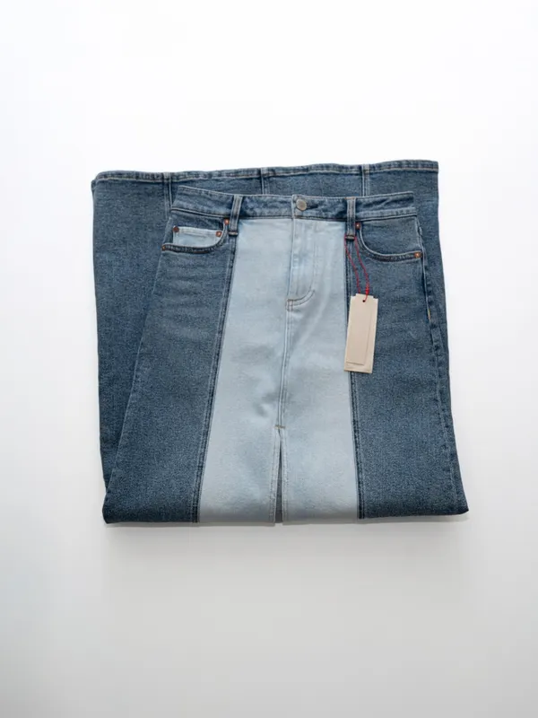 Alice + Olivia Jeans - Georgia Two-Tone Denim Maxi Skirt - Image 7